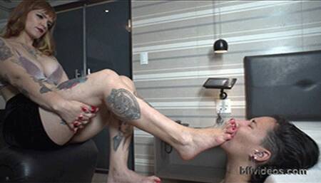 Worship Goddess Bowie Perfect Sweaty Feet III