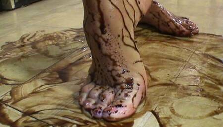 PAWG Hotwife Feet Covered In Chocolate Washed In Shower - 540p MP4
