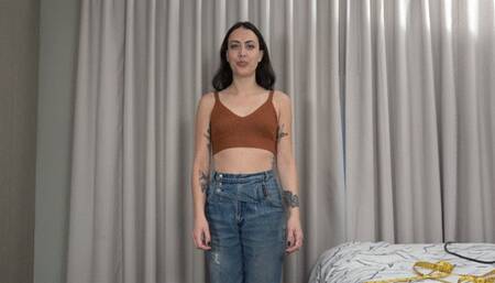 Victoria Sunshine measures her nude body