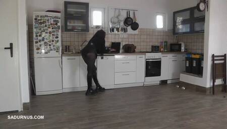 Mistress Cleo crush the laptop mp4