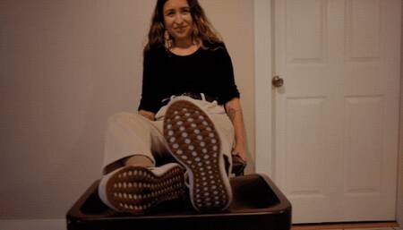 Candy Moon's strip tease for foot losers, Dirty sneakers, smelly socks and bare feet!