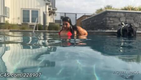 Zombie Self Pleasure Underwater