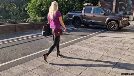 my shoe gets stuck and I have to walk in pantyhose HD mp4 1920x1080