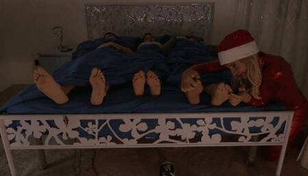 Santa's little helper (FOOT FETISH)