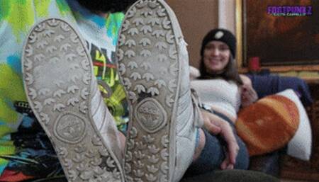 Surprise Tickling & Foot Worship Trade with Nerdy Babe Lilith