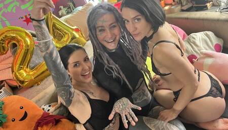POV 3 Girls 1 cock 4some New Years Eve NYE Orgy with Morea Black, Anuskatzz and Lily Lu (MOV)