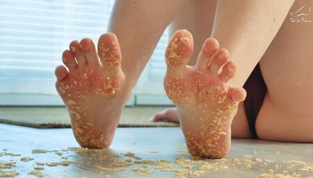 Crushing the Crisps with her Beautiful Feet - ASMR and Food Crush - HD 1080p MP4