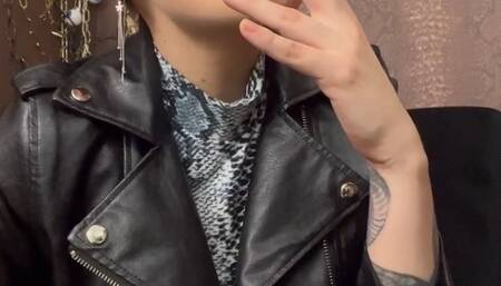 Enciuragement, instr in smoking a cigarette