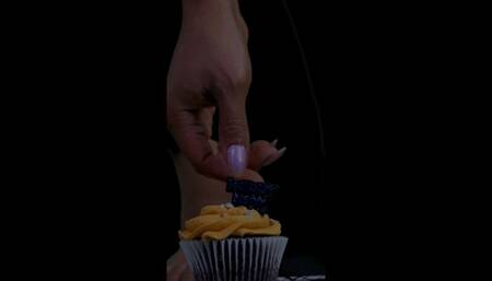 HAPPY NEW YEAR! CUPCAKE SMASH! 2024