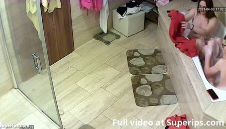 IPCAM – American stepsiblings teens fuck in the bathtub