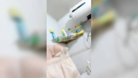 我叫刘雅思，女性高潮增强液，拿着避孕套陷入沉思