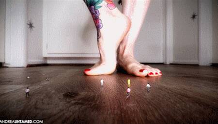 The Tinies vs Miss Mammoth - Mobile