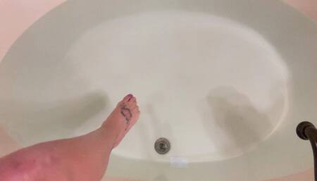 Banana Split Time in the bathtub; An adventure with an amazing Dildo!