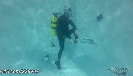 Bella Luxx Scuba Strip Tease Uncut Deep Water