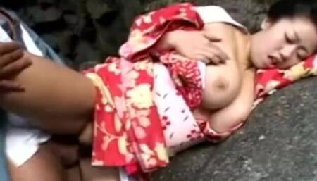 Cutesy Geisha at japanese clip