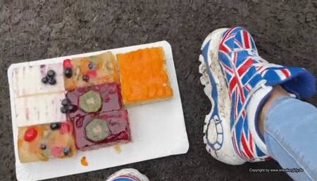 cake crush with cute UK Buffalo