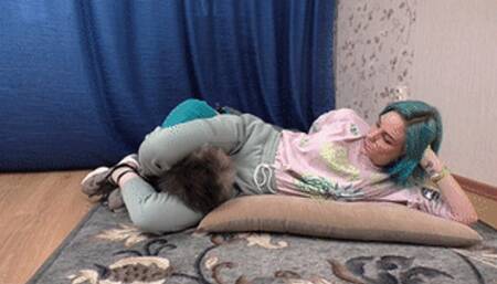 Teen girl presses the head of the man between her powerful legs, vf2605x 1080p