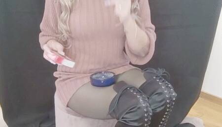 Smoking in overknees