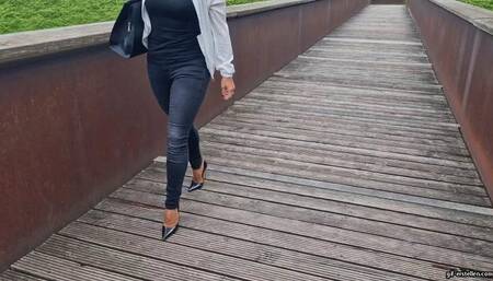 shoeplay with Lorenzi High Heels and walk with only one shoe HD wmv 1920x1080