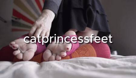 Soles and ass view screamy clit sucker orgasm, red toes and leg warmers, high arches, volume up