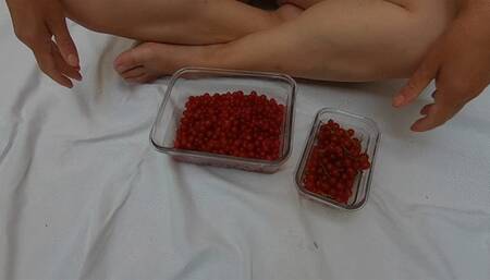 Getting naughty with red currants (2022) (MP4)