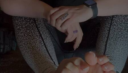 Stroke your tiny cock to my big feet