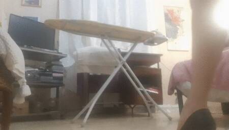 SEXY IRONING SHOWING ASS