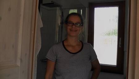 Refreshing shower after a strenuous hike (2022) (MP4)