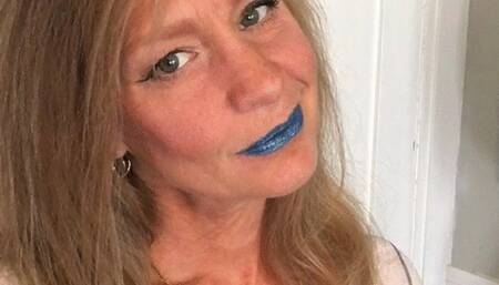 2024 BRIGHT BLUE SPARKLE LIPS WITH PLAYFUL TONGUE