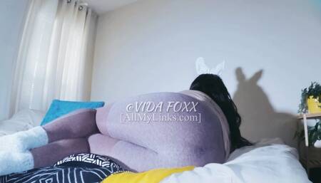 Goddess Vida Foxx Produces the Farts of a Giantess