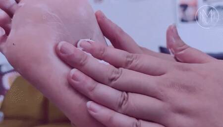 A Giantesses' Foot Peeling SFX