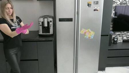 Cleaning and farting MP4 FULL HD 1080p