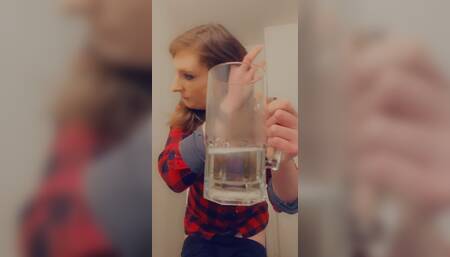 Shemale Trying Her Own Piss