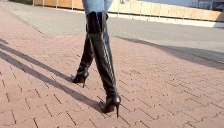 najvz Alexas walk in her black leather boots (mp4-FHD)