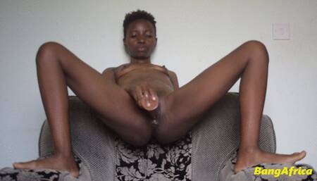 Quincy is a black MILF that loves squirting