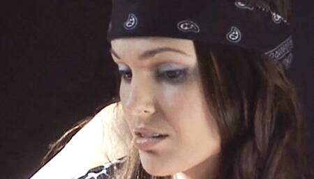 Smoking Girl Paula 01 (960X540)