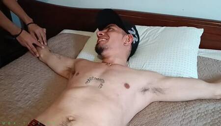 OSKII HACE COSQUILLAS A ASH