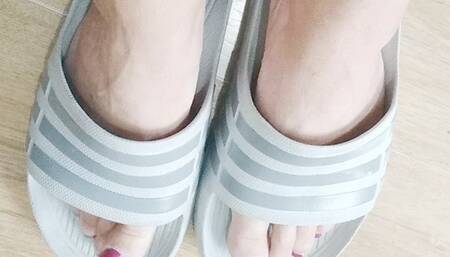 Toe wriggling in my sliders