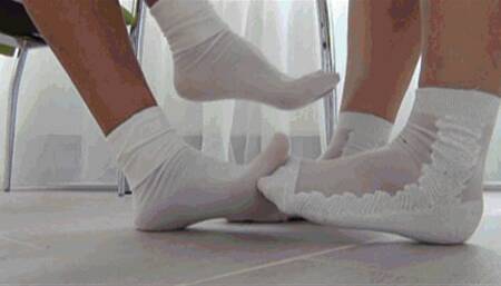 Interlocked and wiggling toes FSn