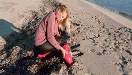 Stuck on the beach AVI (1920*1080) HD