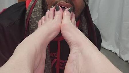 Sexy dark grey toes foot gagging my mother's boy toy