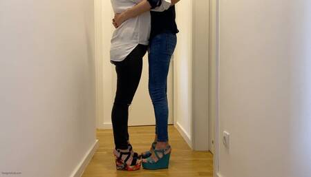 GIRLS IN PLATFORM SHOES TOE TAPPING - MOV HD