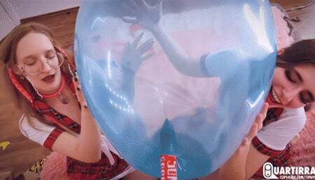 Q921 Mariette and Cosette make you pop balloons with your wood - 1080p