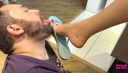 Foot worship at the office with hot dangling