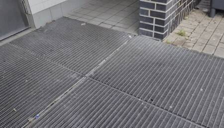 Public Autobahn Klo fuer Extremschweine