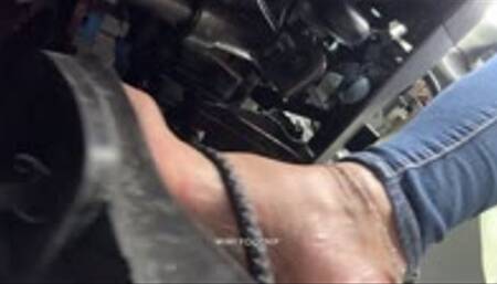 2001 Ford Escape Dry Pumping in the Junkyard with Behind the Pedal POV