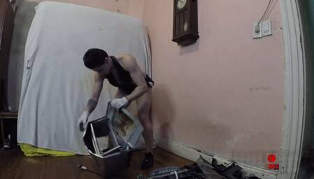 Fbb stomps and destroys a small electric oven AVI HD CAM 1
