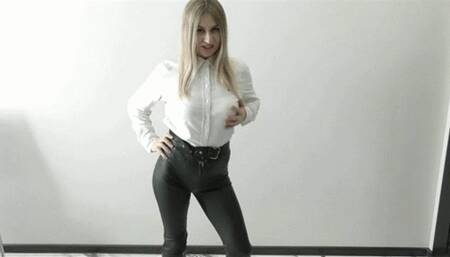I’m so hot in these pants MP4 HD 720p