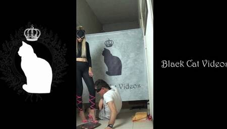 Alice crushing food and feeding Tom (fullbody view)