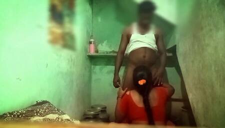 Tamil Aunty Cheating in Bathroom